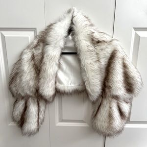 NWOT - faux fur wrap | wedding cover up | shawl